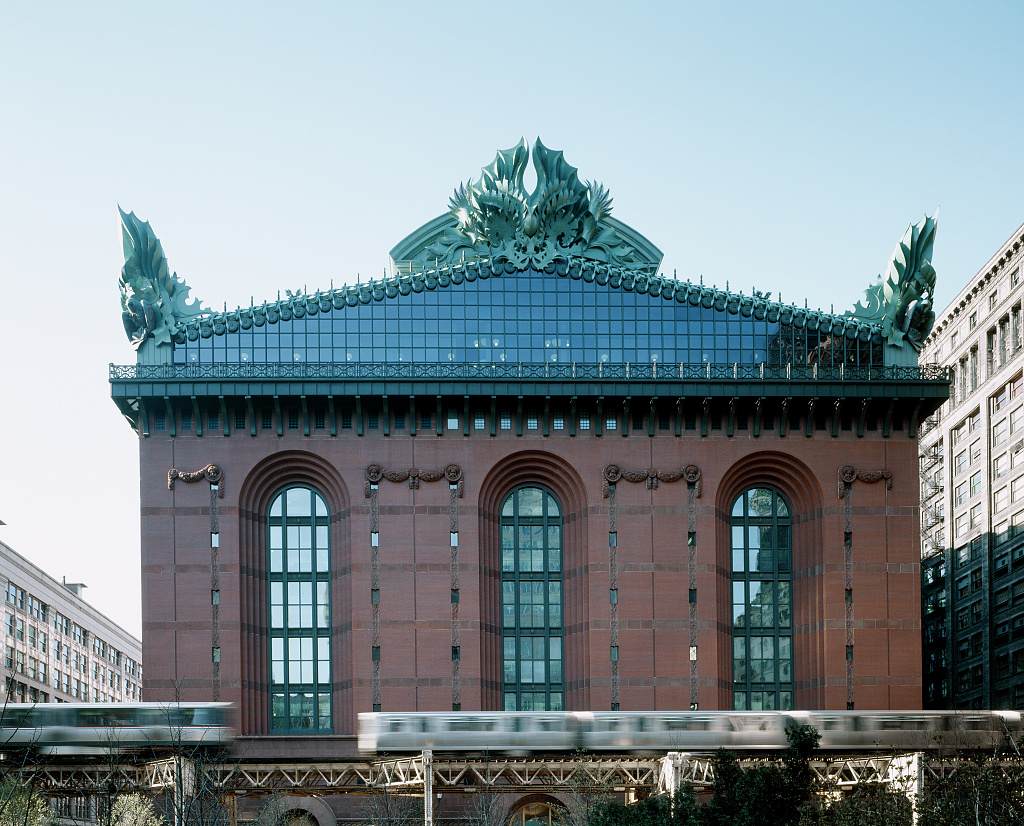 The Harold Washington Library with a Chicago El train passing