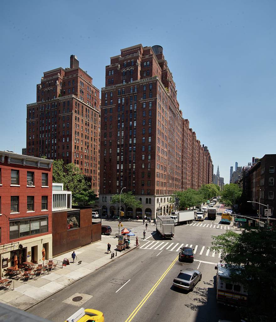 A Manhattan street seen from the High Line