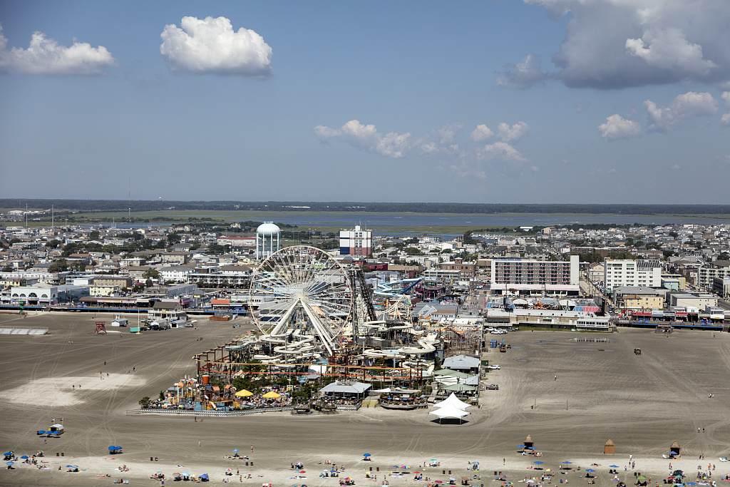 Beaches, boardwalk and amusement parks on the New Jersey shore in Wildwood