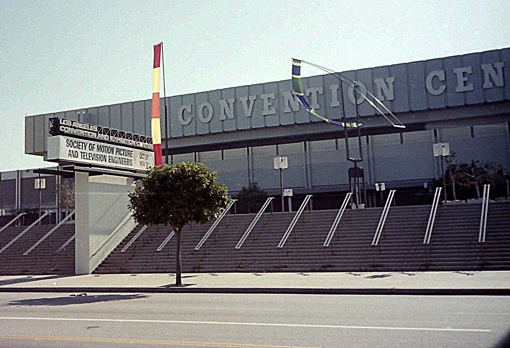The original Los Angeles Convention Center facade in October 1983, its marquee announcing the Society of Motion Picture and Television Engineers