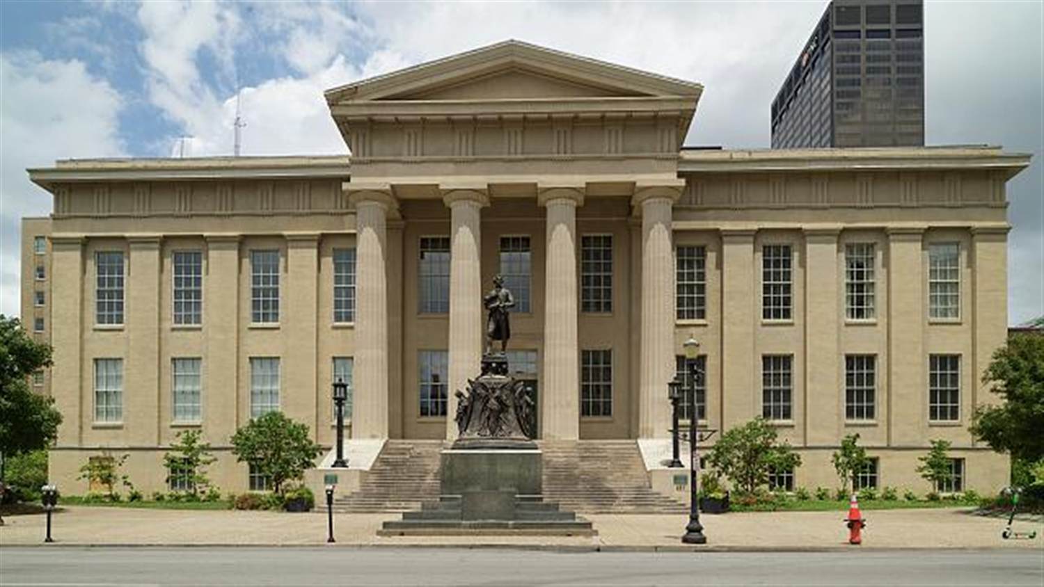 The Jefferson County Courthouse in downtown Louisville, Kentucky