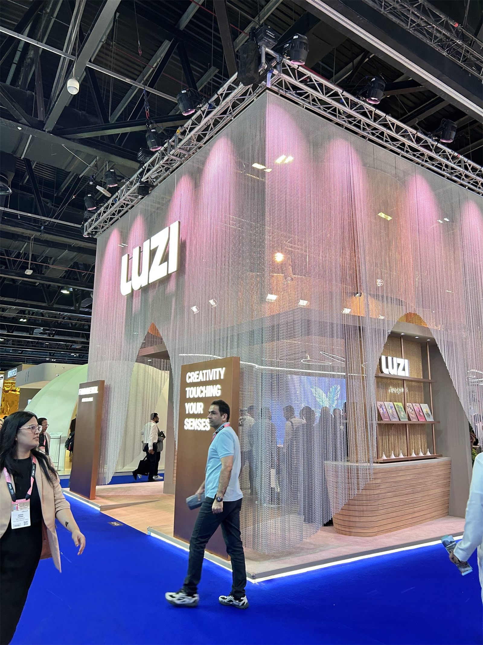 Chain-curtain pavilion