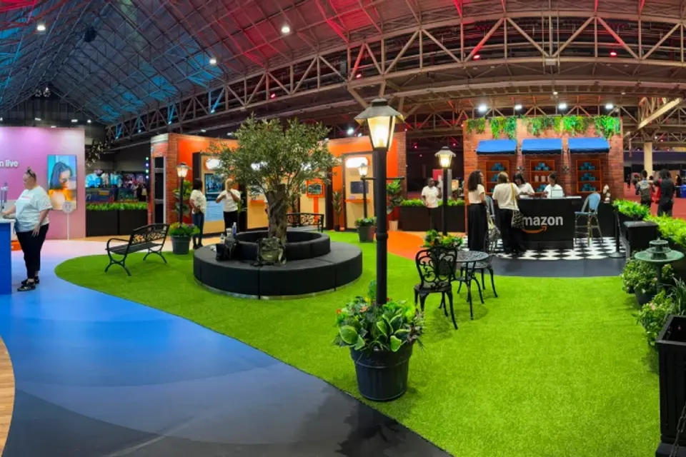 Amazon booth by Purple Exhibits