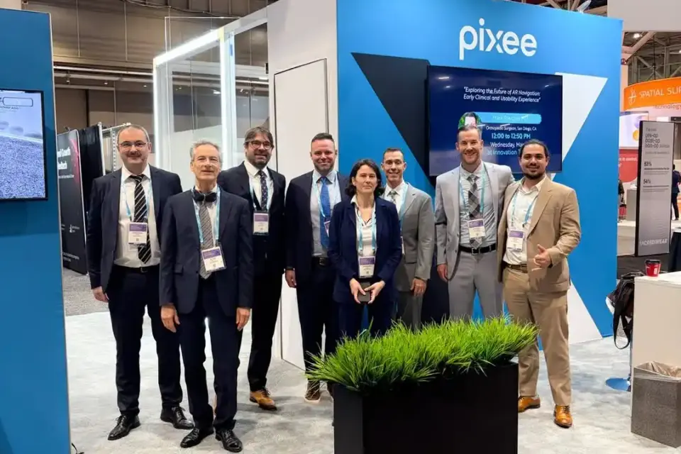 Pixee Medical booth by Purple Exhibits