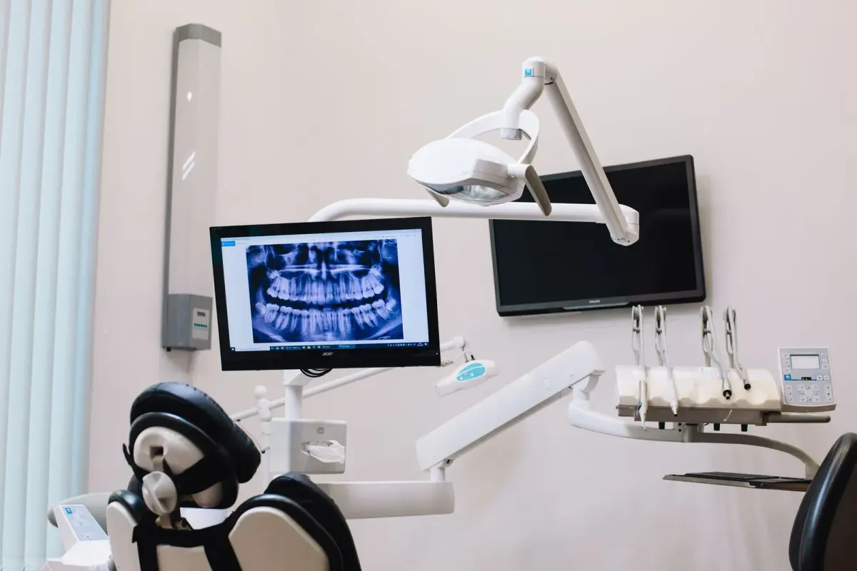 Dental equipment and an imaging display in a modern clinic