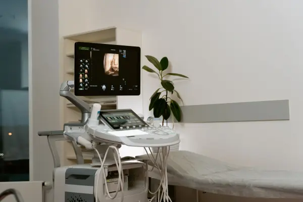 Ultrasound scanner and display in a medical room.