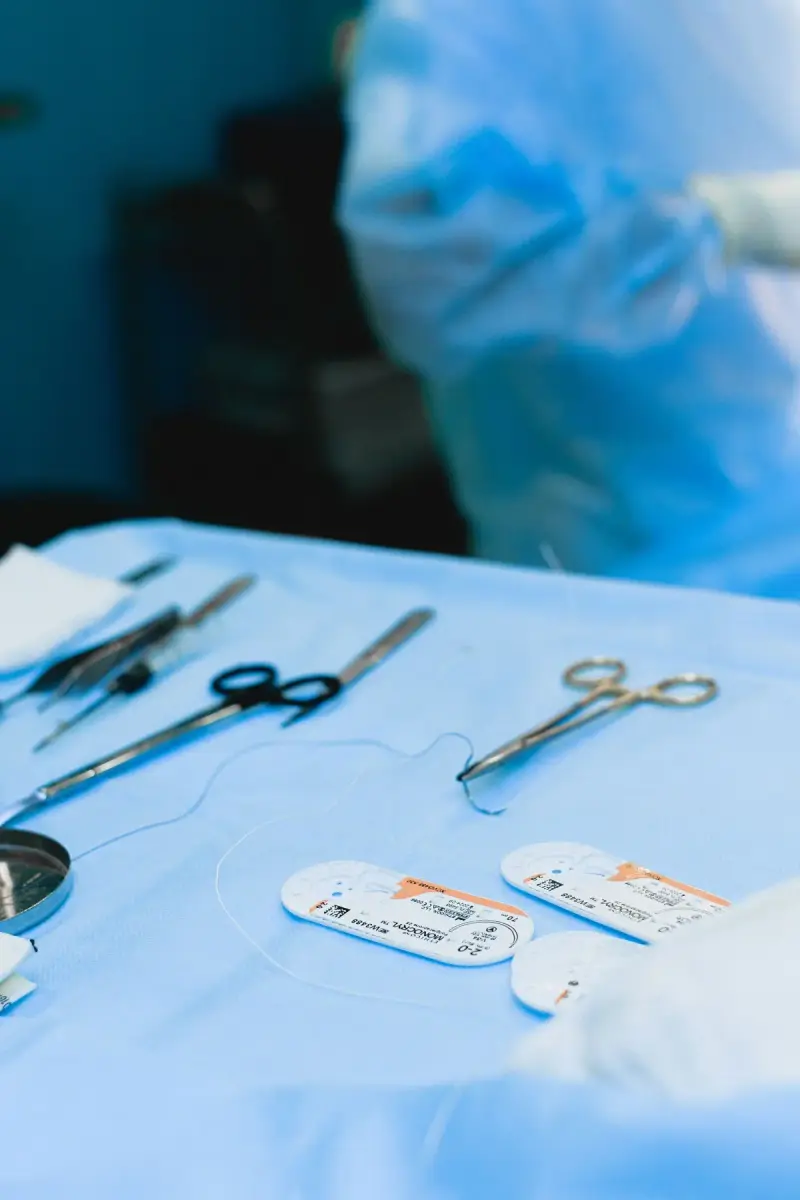 Metal surgical instruments arranged on a covered preparation table