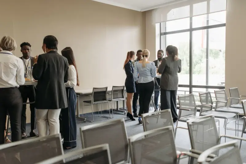 Casual networking among attendees at a business conference