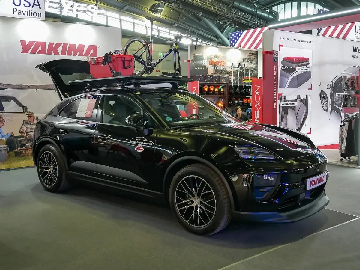 Vehicle and accessory display at Automechanika Frankfurt 2026