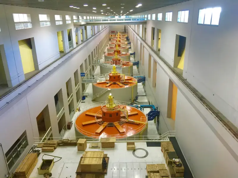 Concrete powerhouse of a hydroelectric dam on the Columbia River