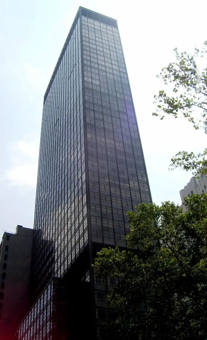 41 Madison Avenue tower at 26th Street in Manhattan, the tabletop showroom building