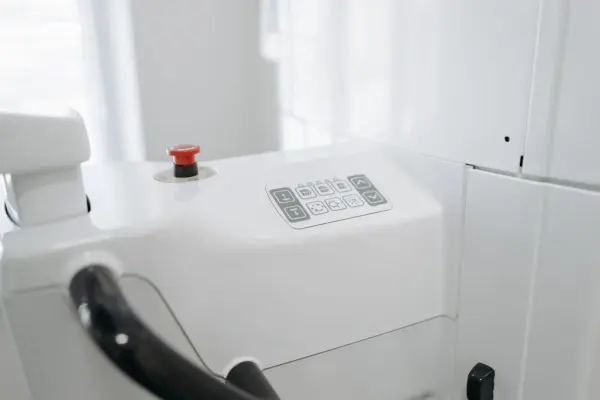 Controls and components of modern dental equipment