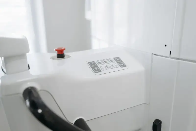 Controls and components of modern dental equipment