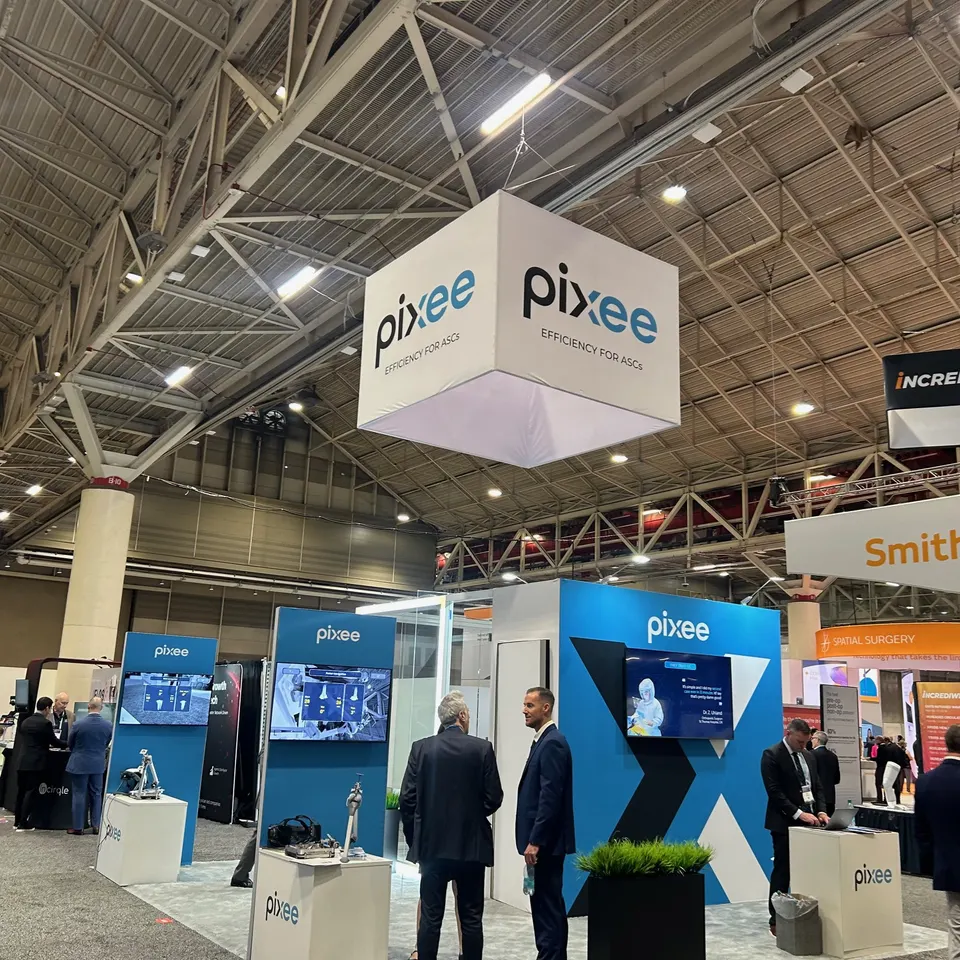 Pixee booth by Purple Exhibits: open island booth for Pixee (Efficiency for ASCs) with a white cube hanging sign