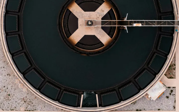 An overhead view of a circular treatment structure at Aposelemis water plant.