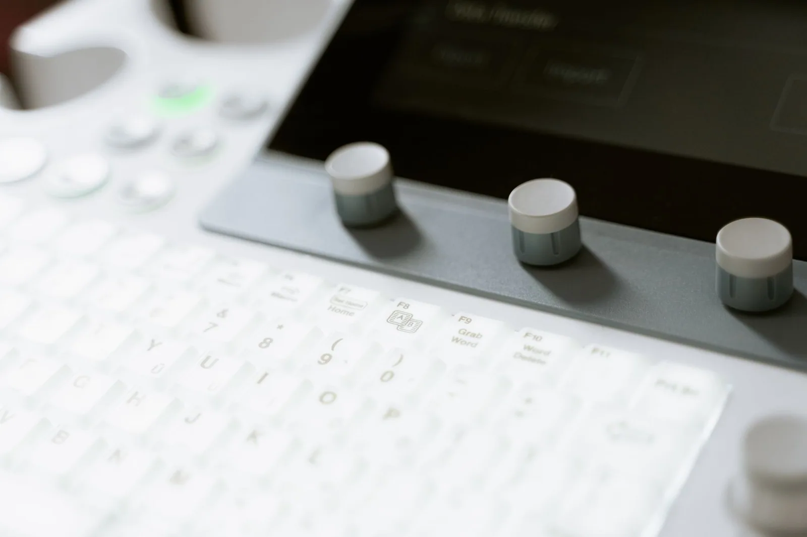 Ultrasound machine keyboard, trackball and control knobs