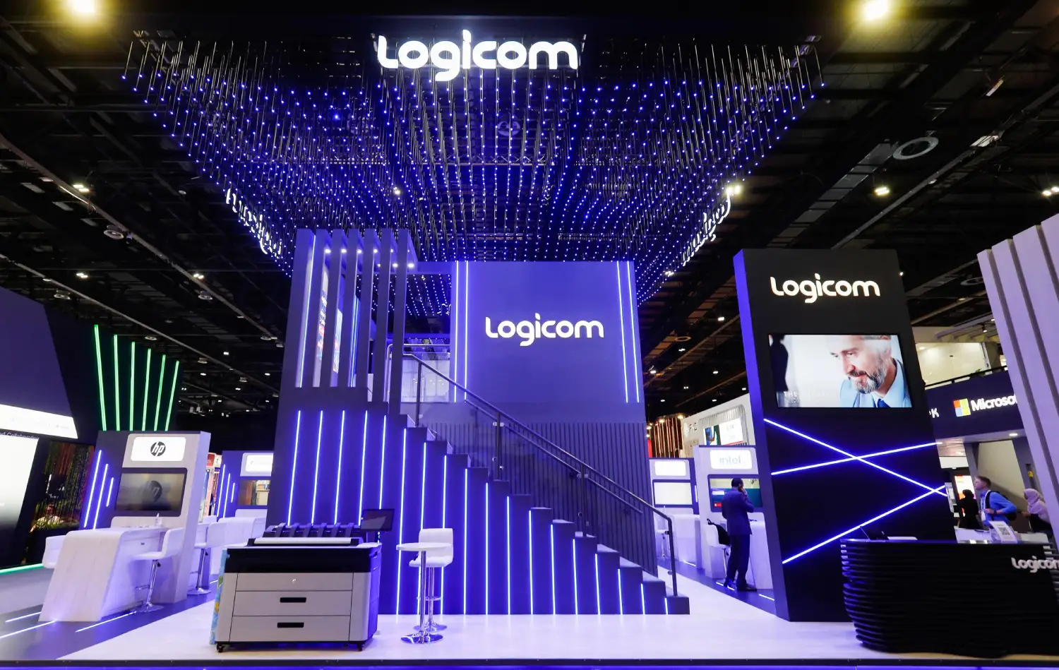 Tall backlit exhibit structure