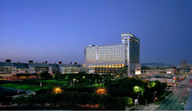 Hilton Americas-Houston — trade show booth services by Purple Exhibits