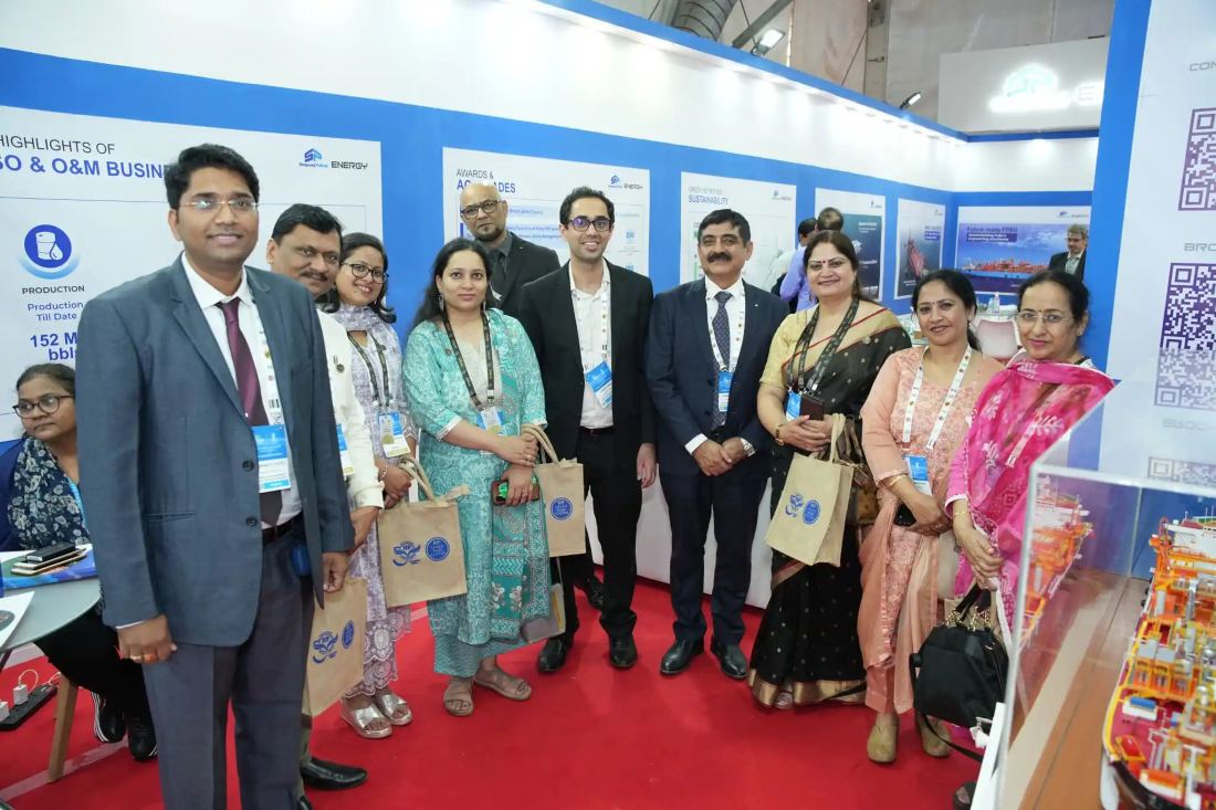 Shapoorji Pallonji Energy 20x30 peninsula trade show exhibit with a full-width LED graphic wall and open meeting area