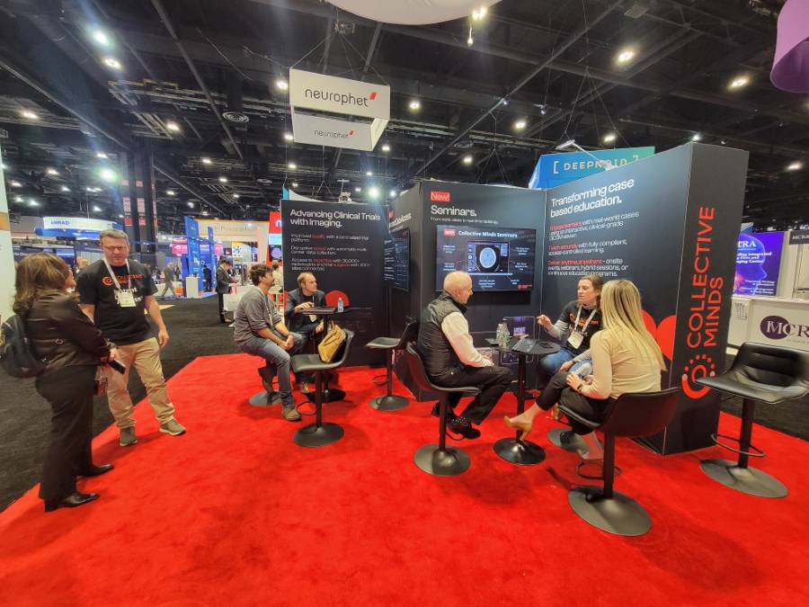 Sales conversations at the Collective Minds booth, RSNA