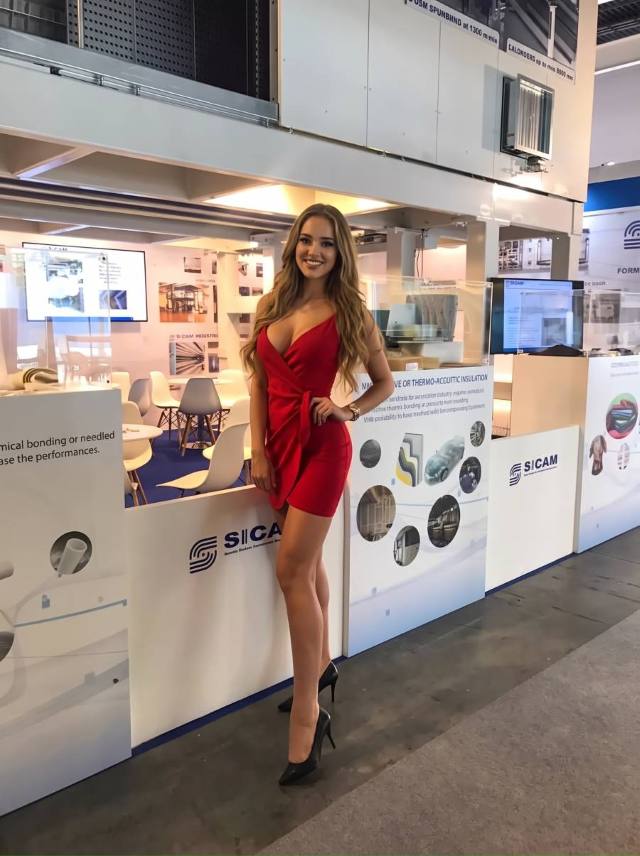 Trade show models in Chicago